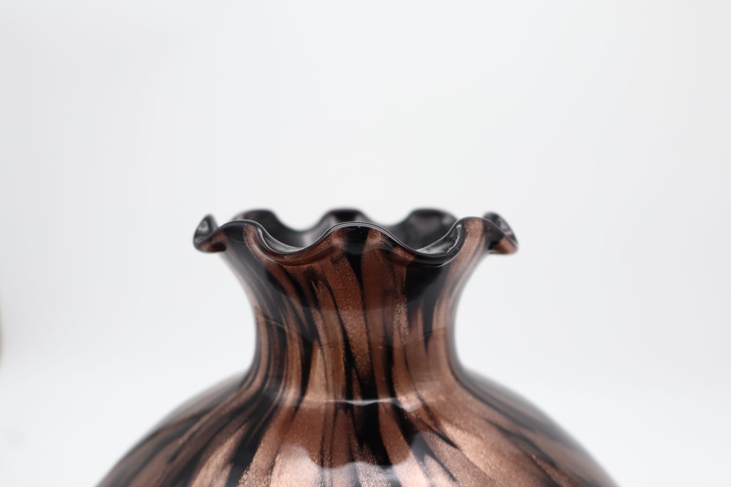 Mid-Century Murano Aventurine Art Glass Vase – Tortoiseshell & Ruffled Rim (c. 1960-1970)