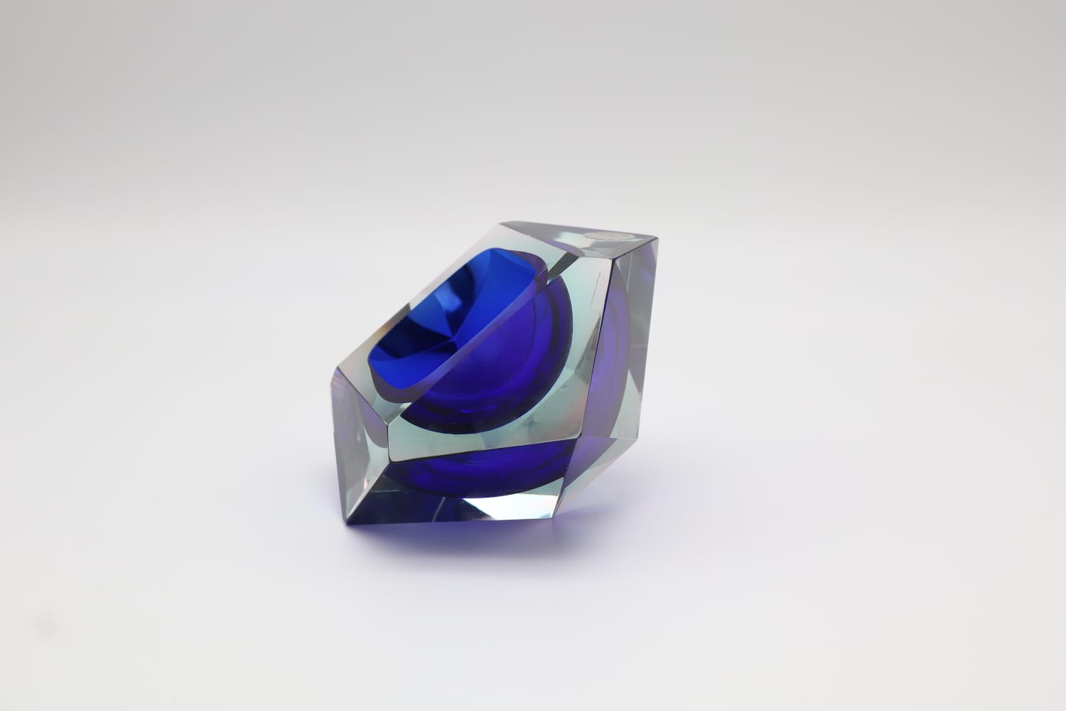 Mid-Century Faceted Murano Sommerso Glass Bowl by Flavio Poli for Seguso, 1960s