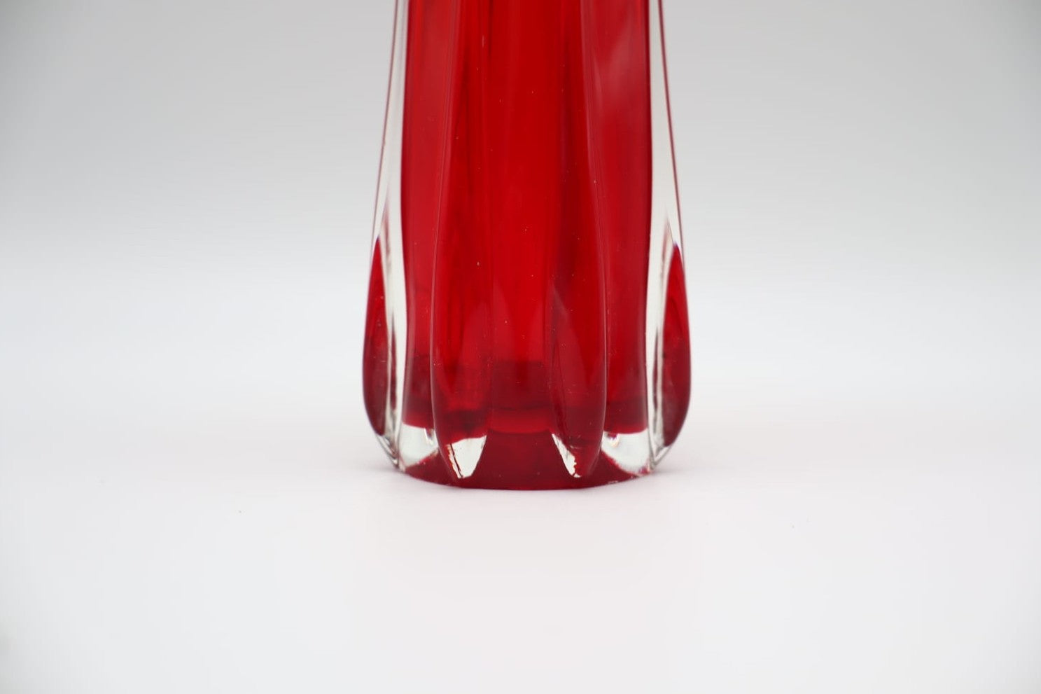 Mid-Century Hand-Blown Art Glass 'Swung' Vase in Vibrant Red – 1960s/1970s